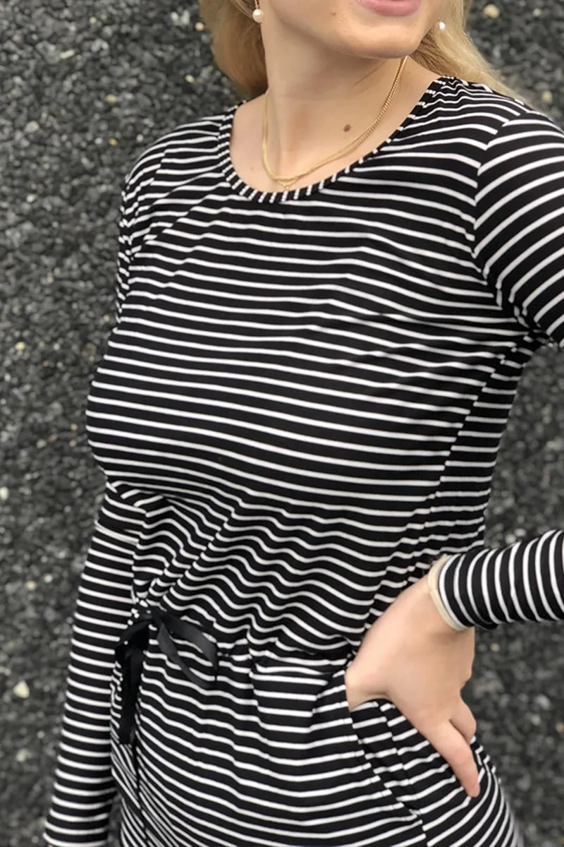 Alma Dress5 | Black / White | Kjole med bindebånd fra Liberté