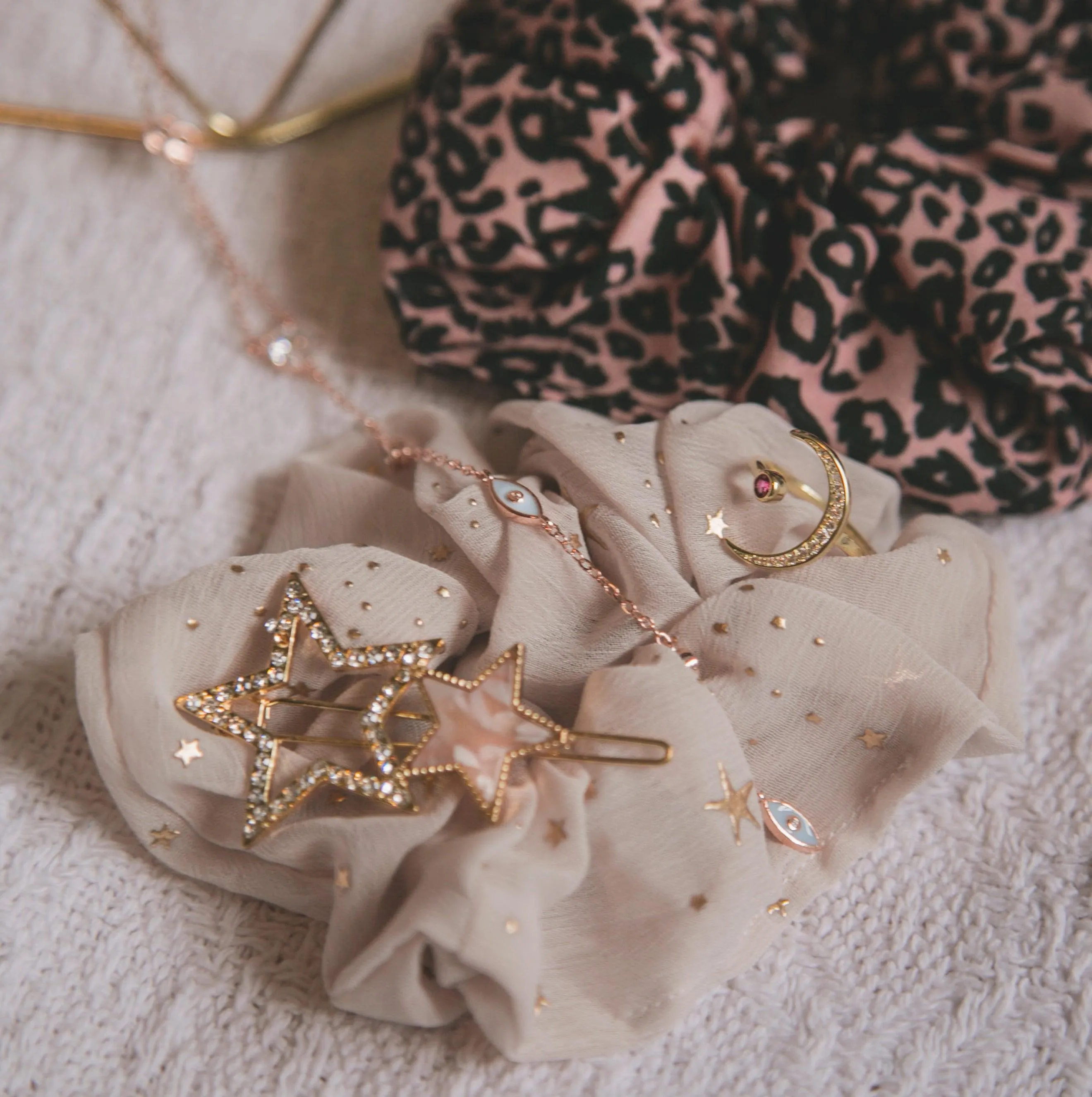 Behati Leopard Print Scrunchie - Pink